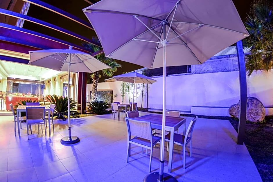 Holiday Inn Express & Suites Guadalajara Aeropuerto By IHG