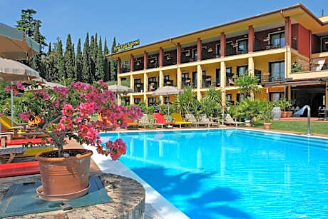 Villa Madrina Lovely and Dynamic Hotel