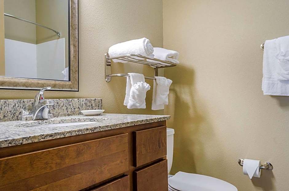 MainStay Suites Hackberry Sportsman's Lodge