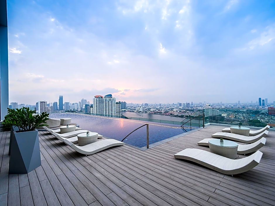 Avani Riverside Bangkok Hotel
