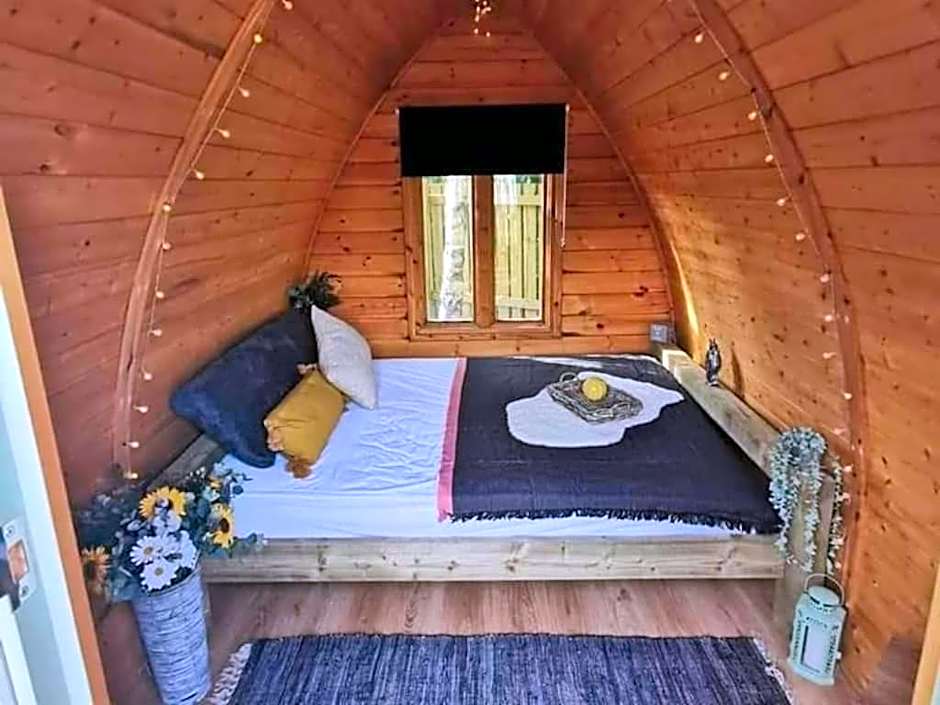 The Forest Pod - Wood Fired Hot Tub and Fire Pit