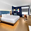 La Quinta Inn & Suites by Wyndham San Antonio Northwest