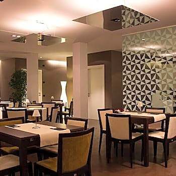 Zara Rooms & Suites