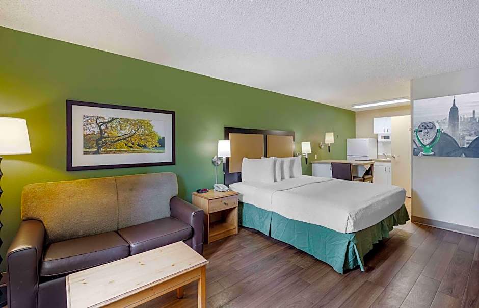 Photo 1 of 13 of Deluxe 1 King Bed, Accessible
