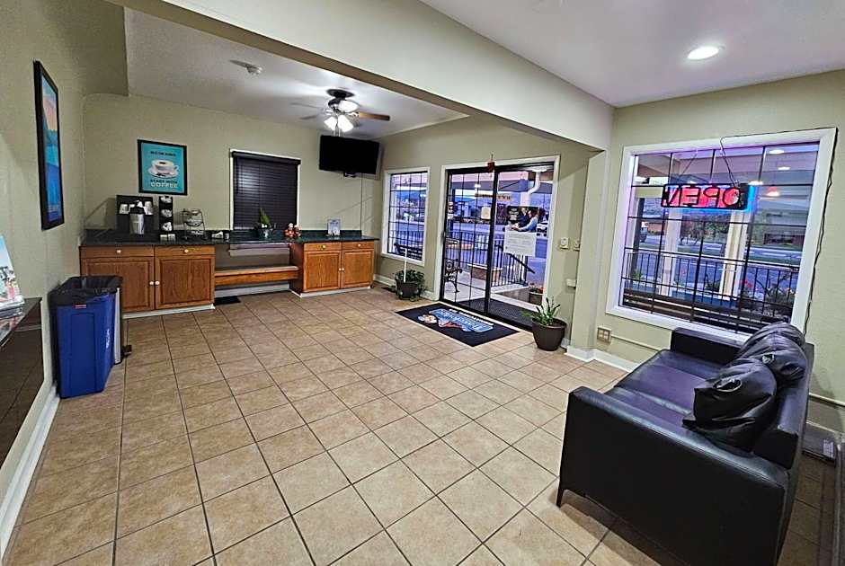 Travelodge by Wyndham Wenatchee