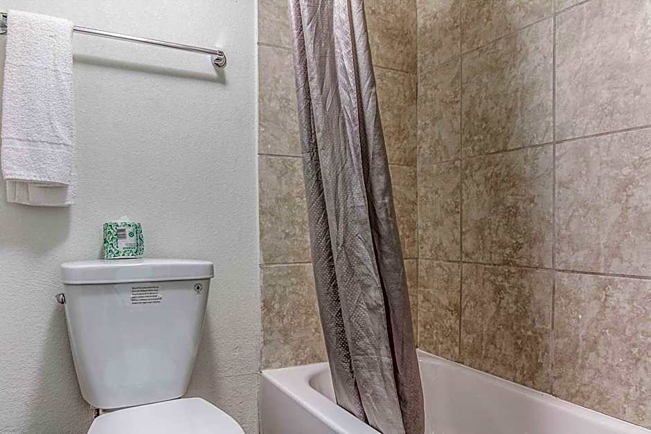 Motel 6-Texarkana, AR