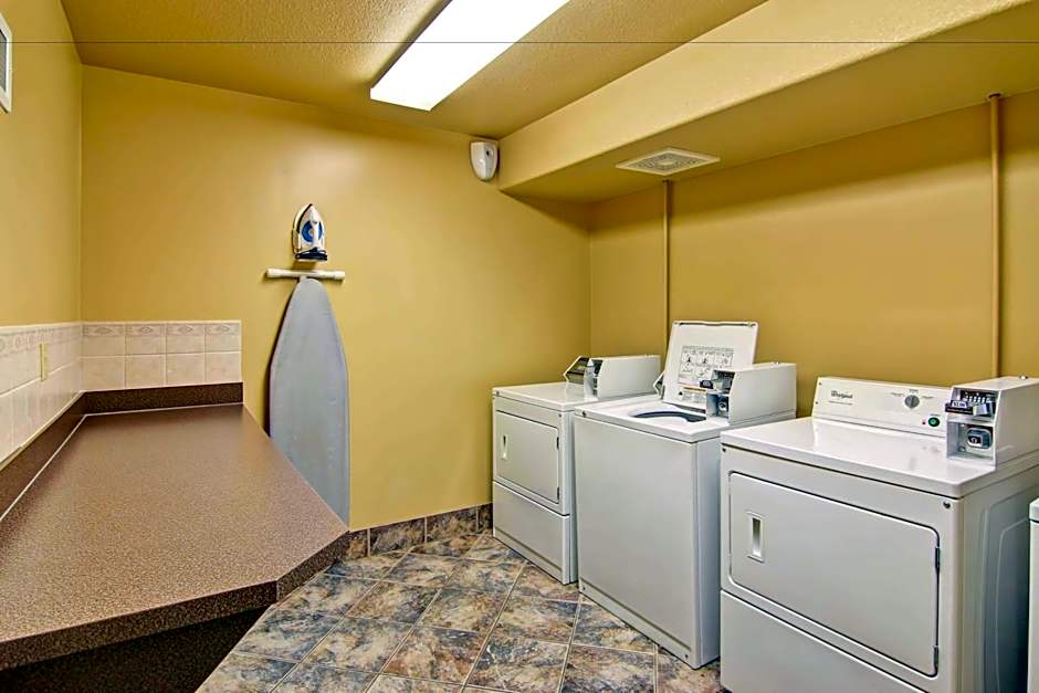 Ramada by Wyndham Ponoka