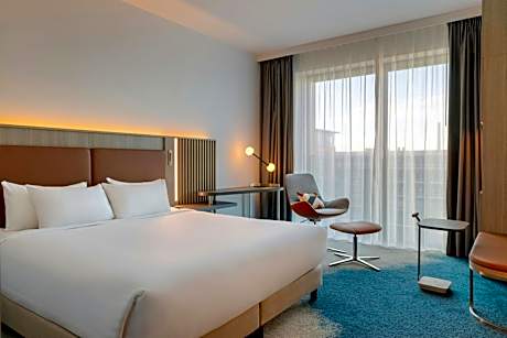 Business Room, Guest room, 1 King, Conference Building