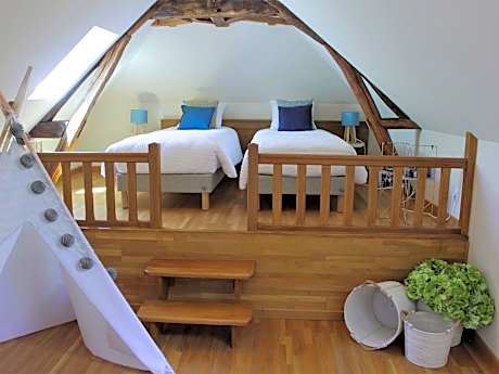 Duplex-Suite-Ensuite with Shower-Courtyard view-Suite de L'Orangerie