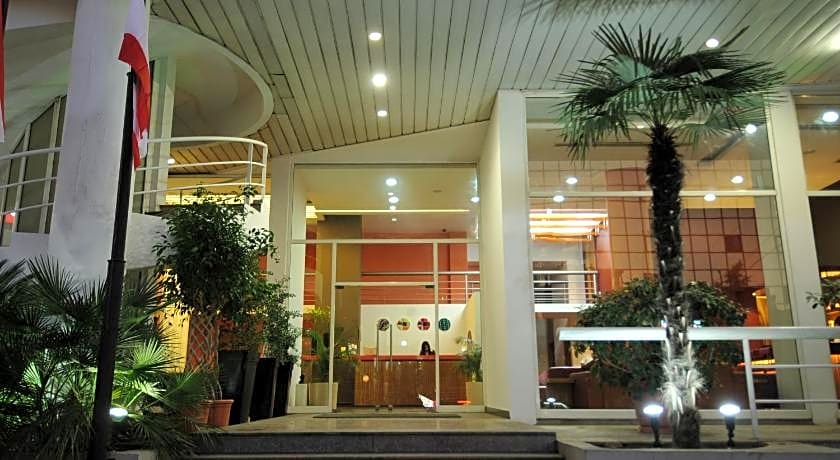 Suite Hotel Chrome
