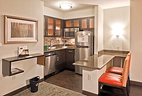 2 Double Beds 1 Bedroom Ste Comm Access