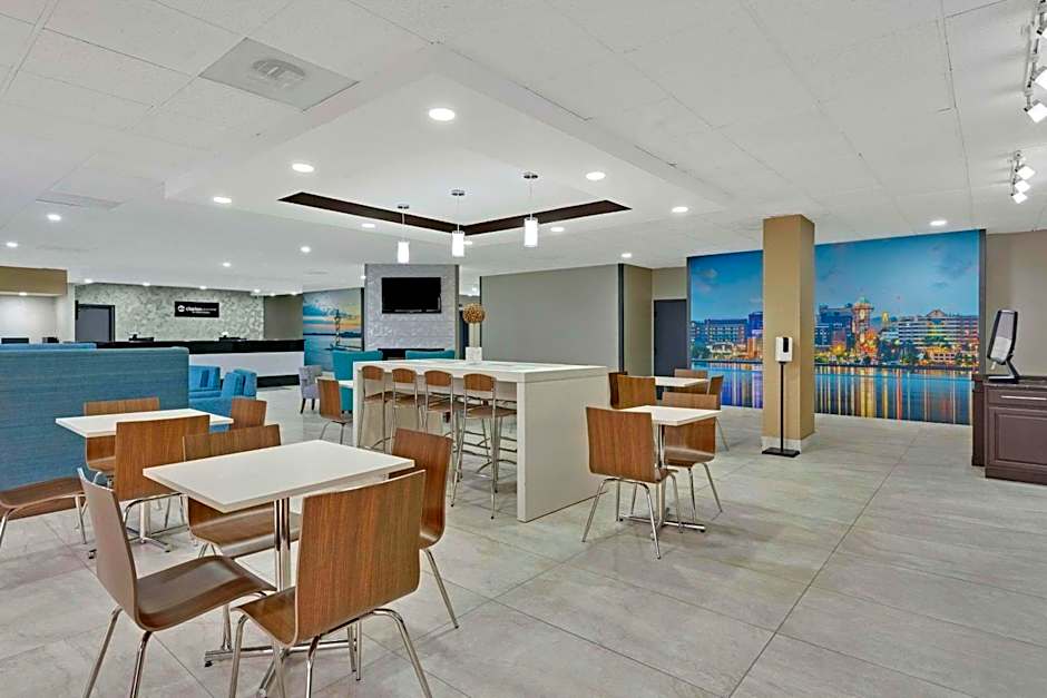 Clarion Pointe Near Erie Casino