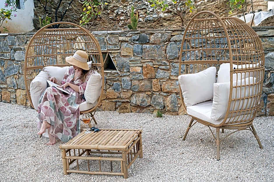 The White Rose Hotel