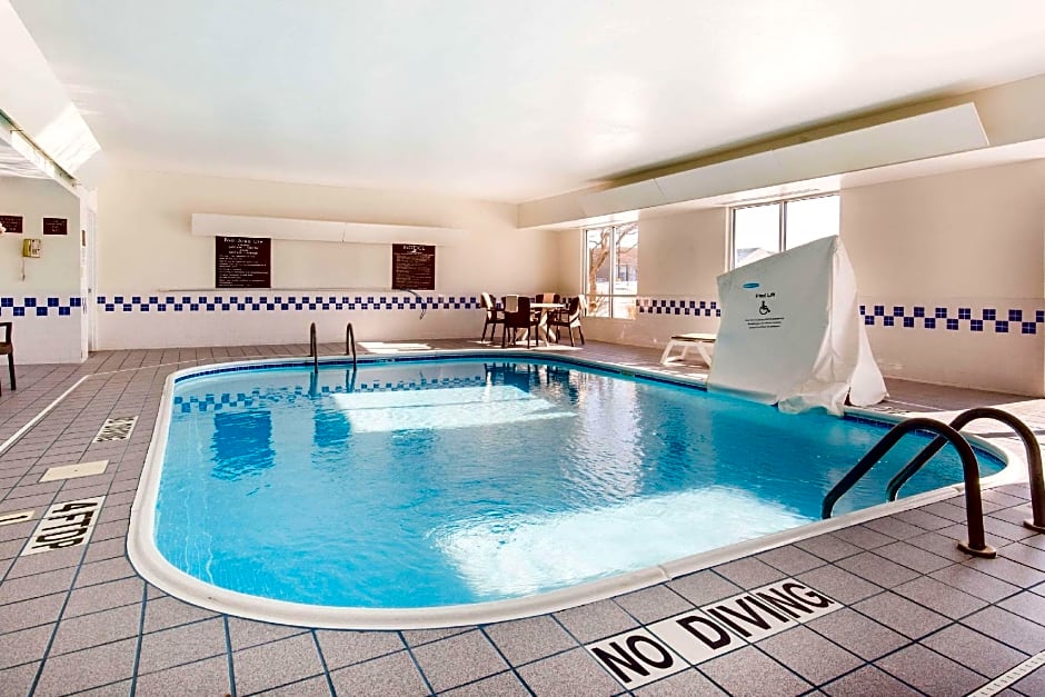 Comfort Suites Normal University area