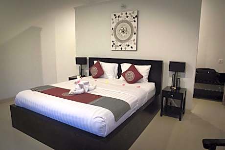 Deluxe Double Room with Garden View