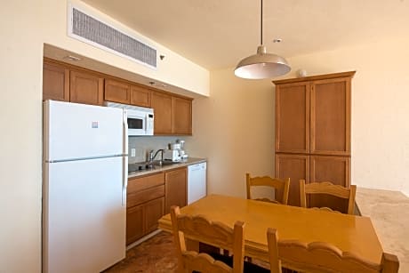 Studio w/Kitchenette