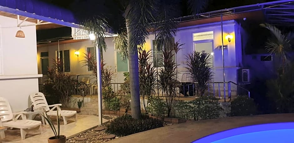 Nuch's Apple Guest House