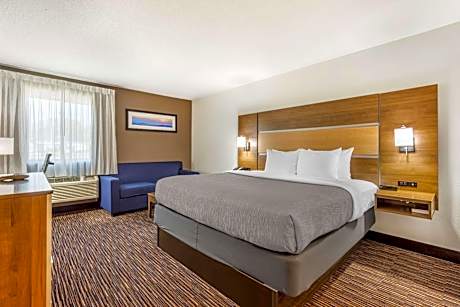 1 King Bed, Nonsmoking, Accessible