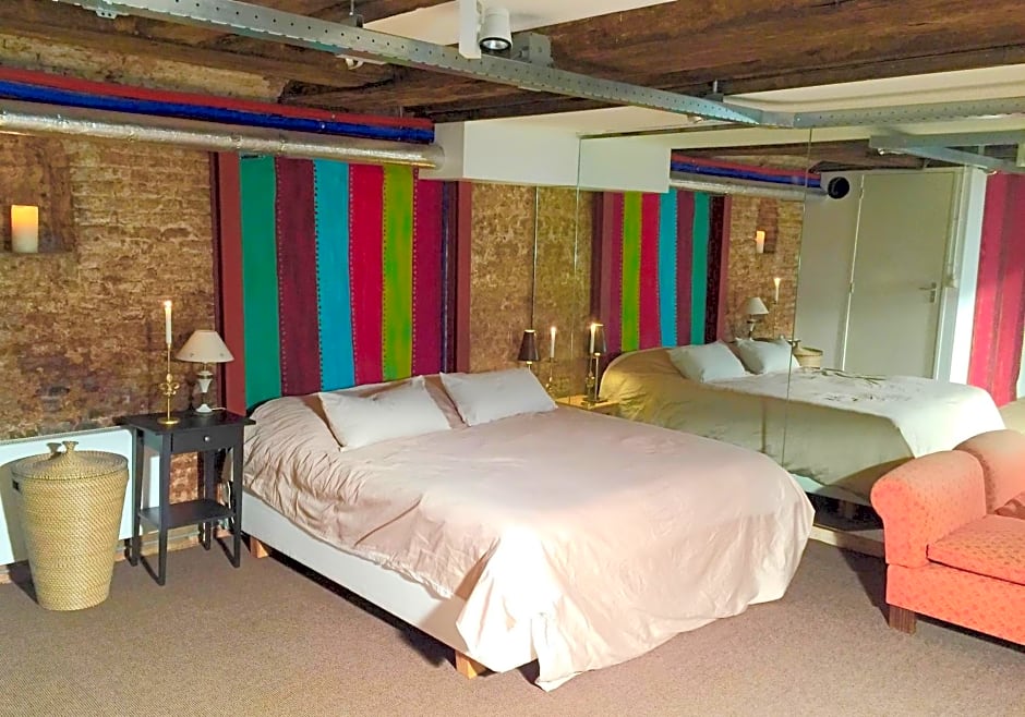 Top-notch apartment along canal in historic centre