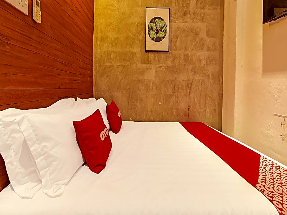 OYO 90662 The 1975 Hotel