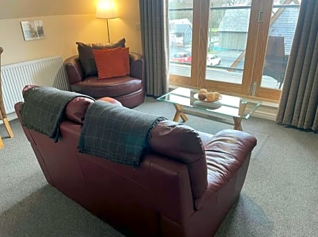 One Bedroom Upper Floor Apartment with Balcony and Outdoor Hot Tub (Not Pet Friendly) Kestrel