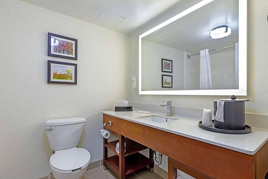 Comfort Suites Hanes Mall