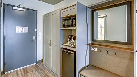 Standard Room with Two Queen Beds - Communications Accessible Tub