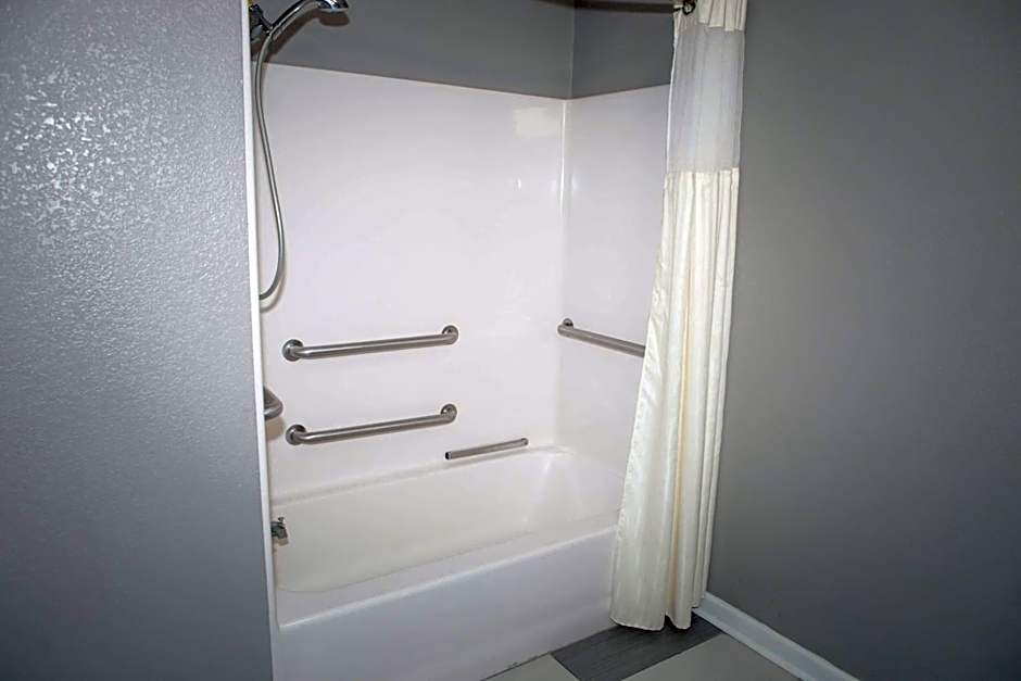 Best Western Commerce Inn