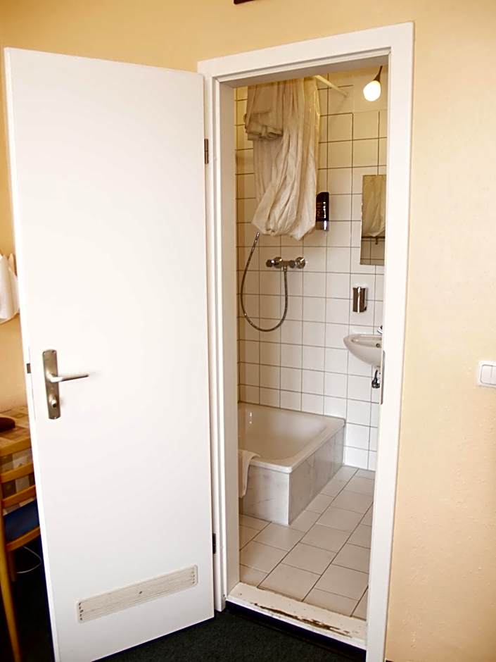 Happy go Lucky Hotel  Hostel