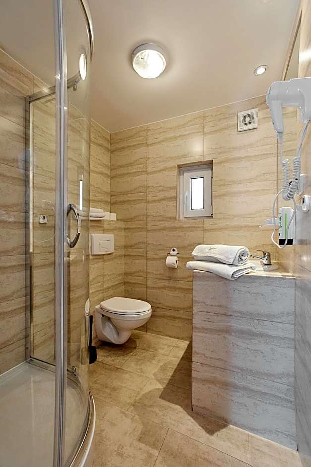 Kompleks Wypoczynkowy Pomerania z podgrzewanym basenem 30 metrów do morza