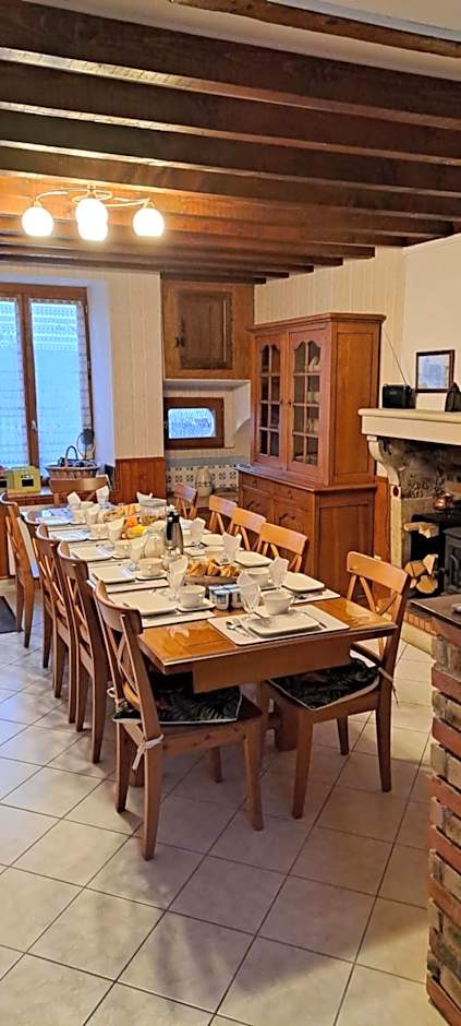 COUR LA DAME chez Béatris et Christophe Janson