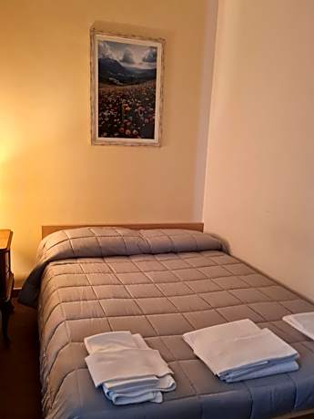 Standard Double Room with Shared Bathroom