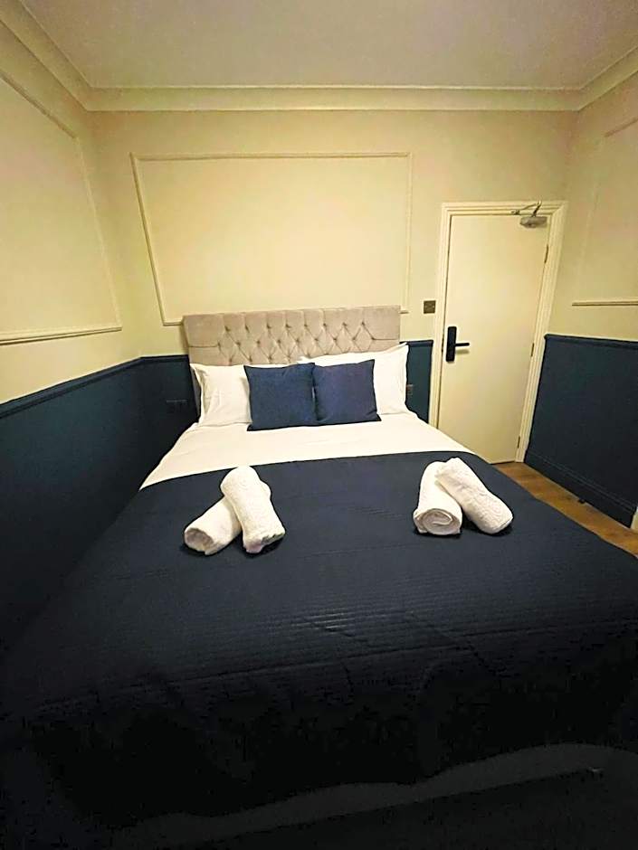 Eurobar Cafe and Hotel