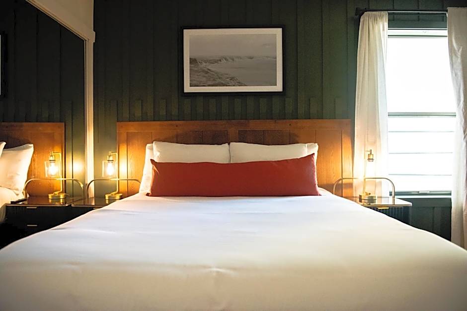 Bodega Coast Inn and Suites