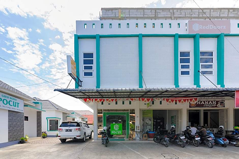 RedDoorz Syariah near Pelabuhan Ulee Lheue Banda Aceh