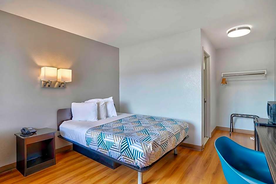 Motel 6-Lumberton, NC