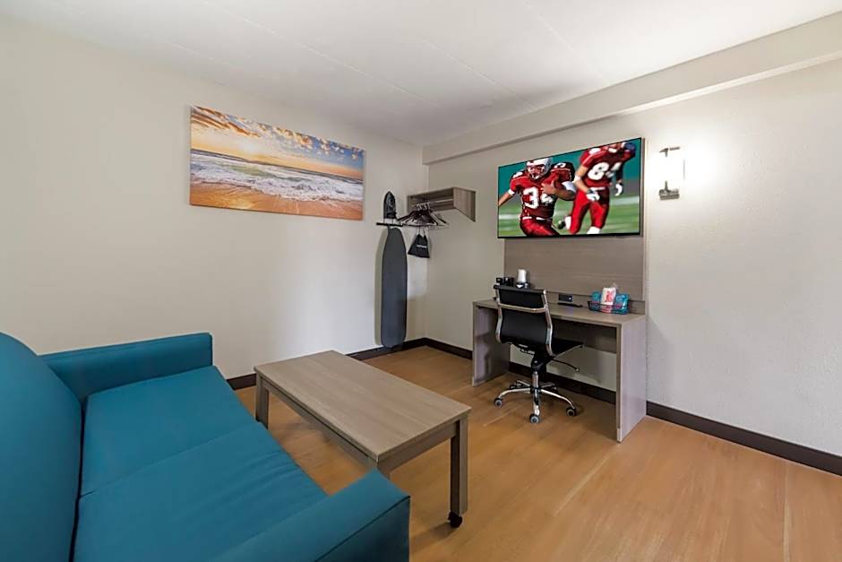 Red Roof PLUS & Suites Virginia Beach - Seaside