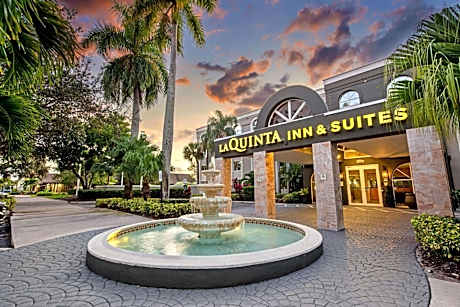 La Quinta Inn & Suites by Wyndham Coral Springs South