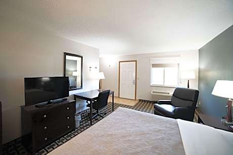 1 King Bed, Suite, Nonsmoking, Upgrade