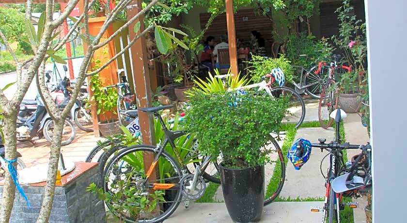 Neakru Guesthouse and Restaurant