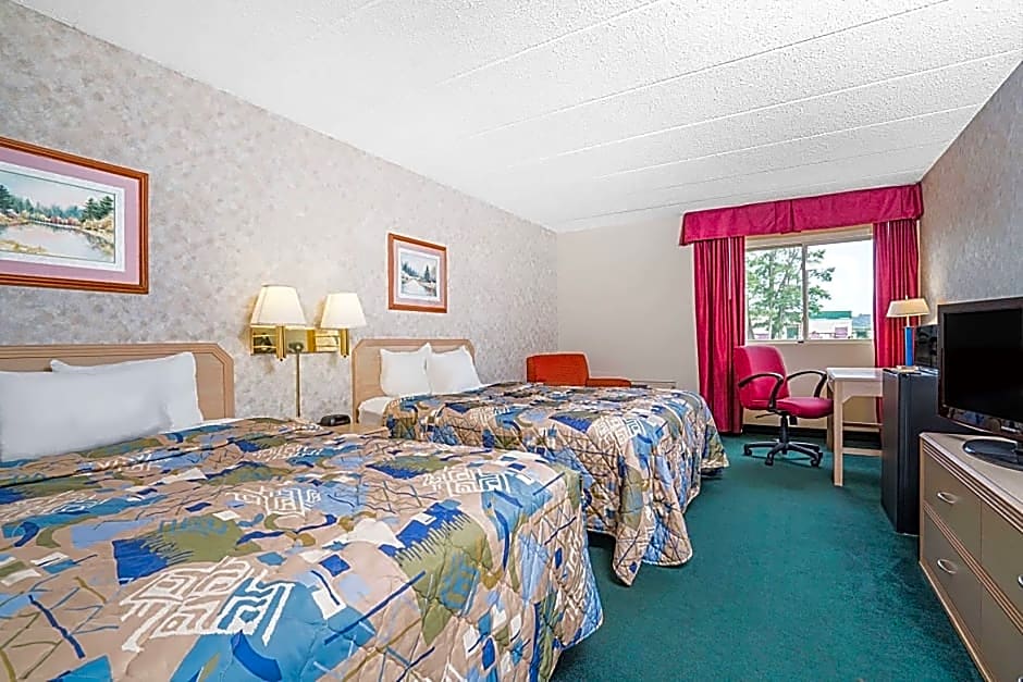 Norwood Inn & Suites LaCrosse