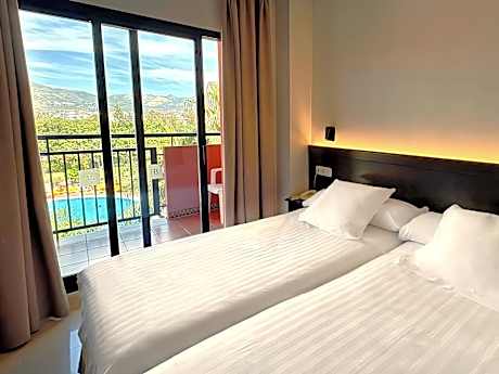 One-Bedroom Apartment with Pool View (3-4 Adults )