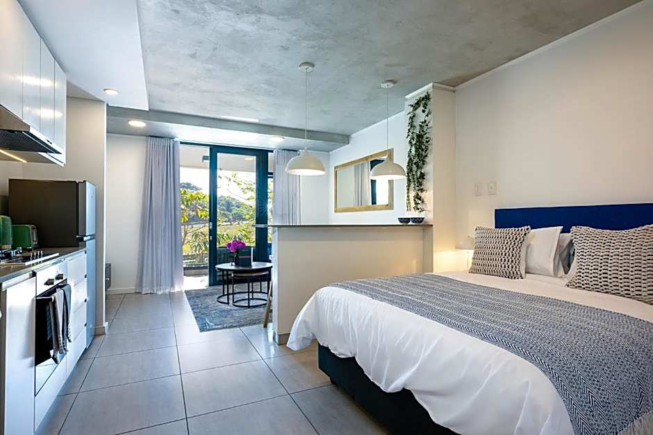 Hugos Seaside Haven E210