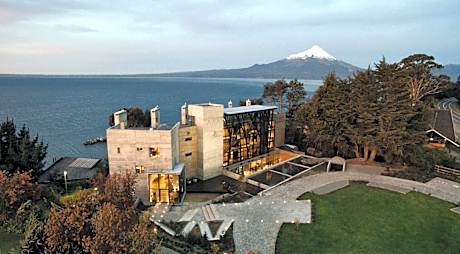 Hotel AWA Puerto Varas