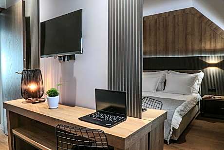 Family Suite with One Double and Two Single Beds - Non-Smoking