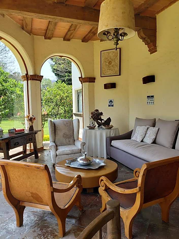 Casa Bugambilia, Un Pequeño Hotel en Tepoztlán