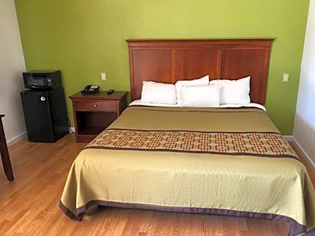 King Room - Non-Smoking