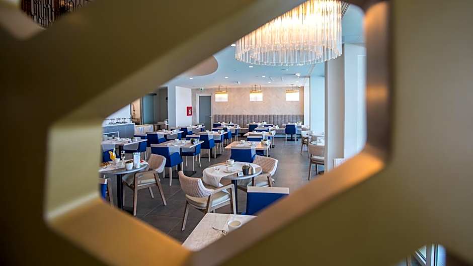 Royal Blue Hotel