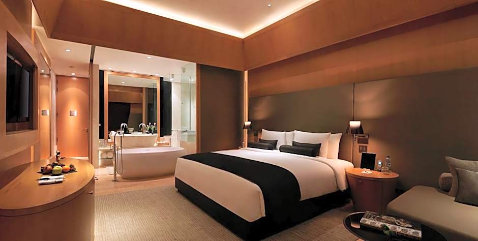 Photo 1 of 4 of Premium Spa Suite, Lake View