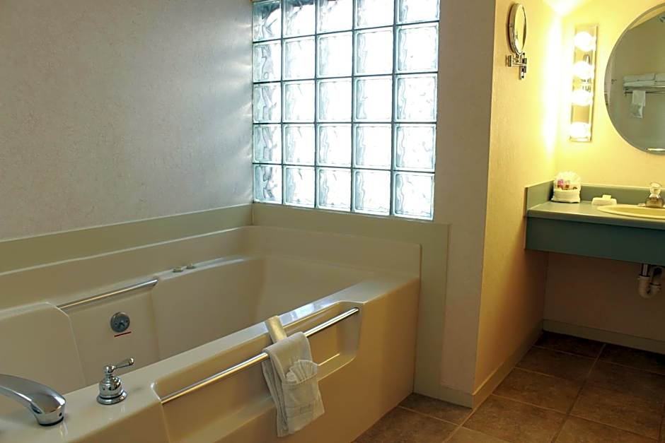 Red Arrow Inn & Suites, a Travelodge by Wyndham